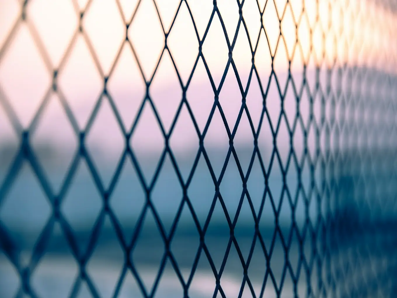 Jakie czynniki należy brać pod uwagę przy wyborze siatki ogrodzeniowej?