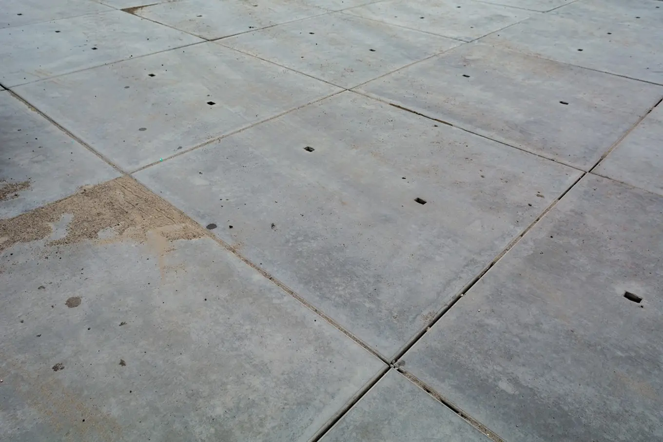 Czy płyty wielkogabarytowe są łatwe w montażu?